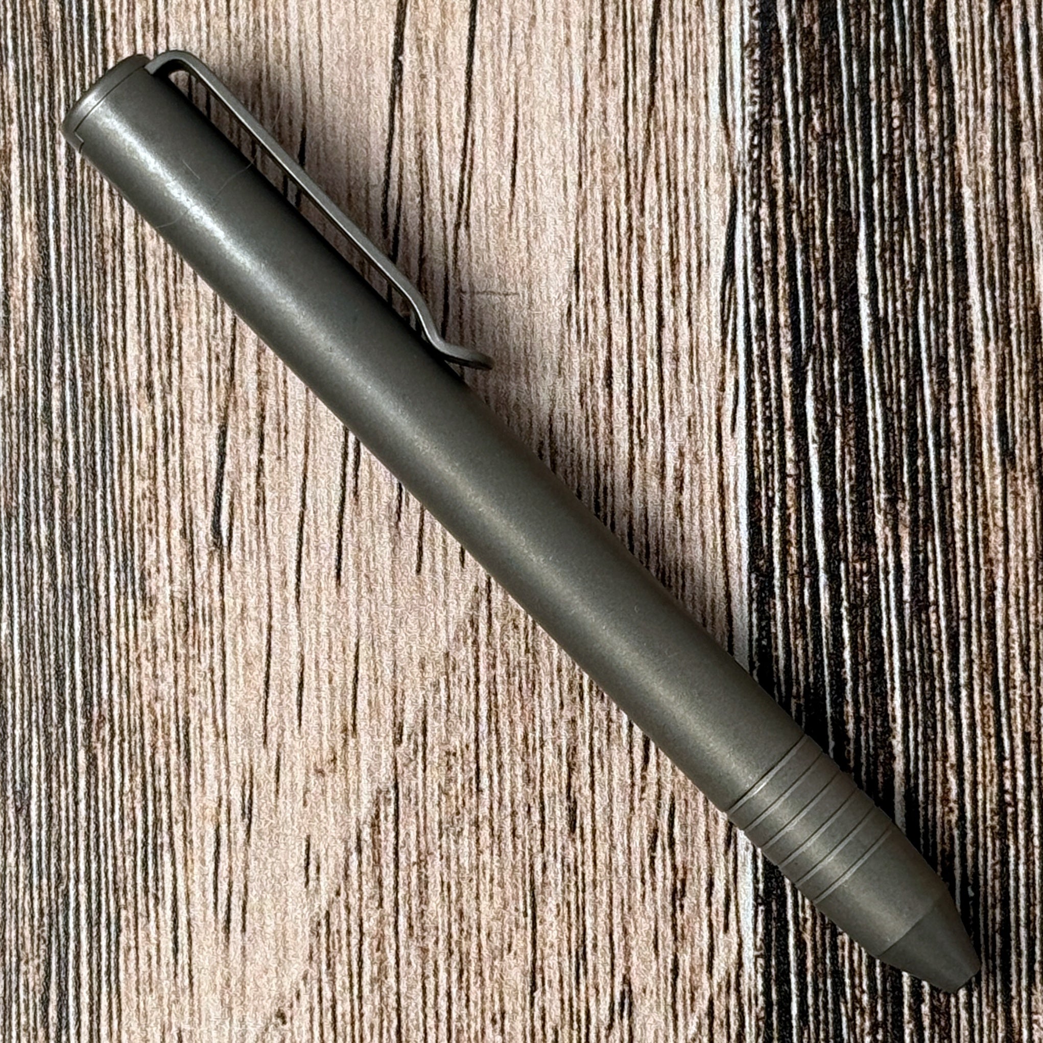 Big Idea Design Base Line Bolt Action Pen Ti - Stonewash